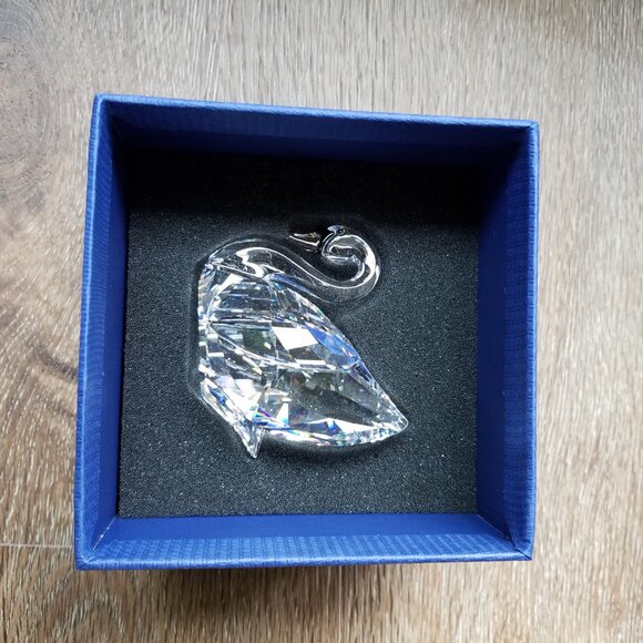 Swarovski Crystal Swan - Picture 6 of 6